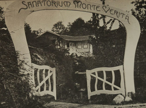 <b>fig.1</b>portail d'entrée du sanatorium Monte Verità